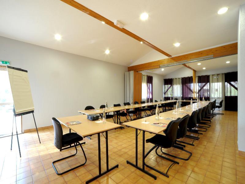 Enzo Hotels Trappes By Kyriad Direct Exterior foto