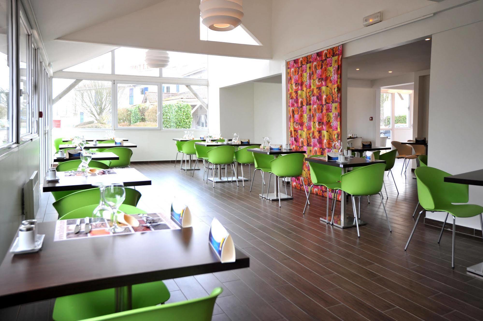 Enzo Hotels Trappes By Kyriad Direct Exterior foto